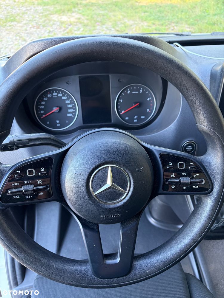 Mercedes-Benz Sprinter 319 - 24