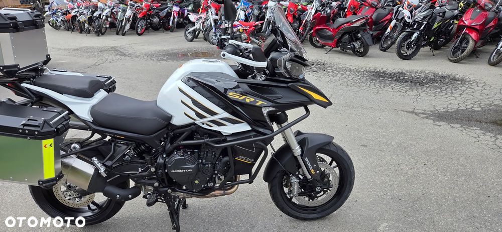 QJMOTOR 900 S - 7