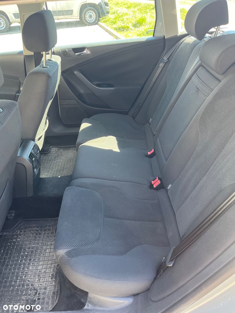 Volkswagen Passat - 13
