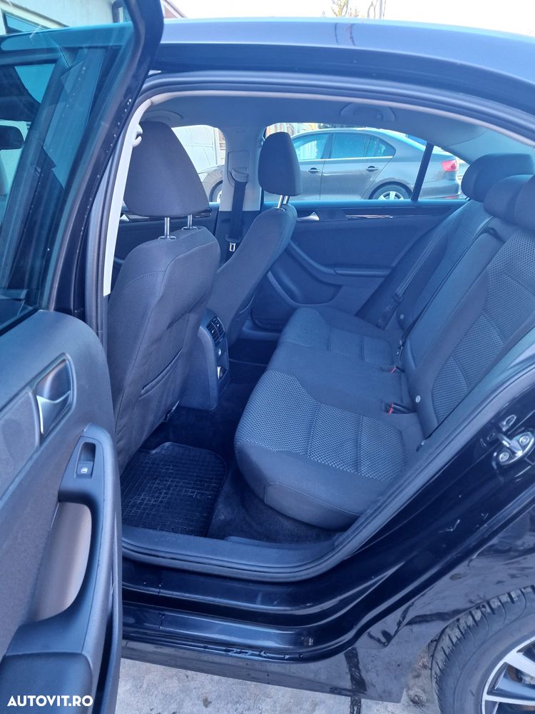 Volkswagen Jetta 2.0 TDI DSG Highline - 9