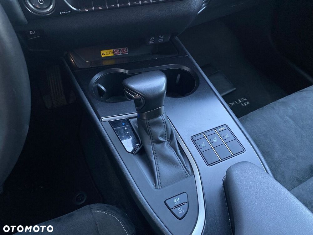 Lexus UX 250h GPF Business 2WD - 21