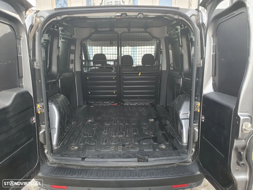 Fiat DOBLO MULTIJET 3 LUGARES A/C - 21