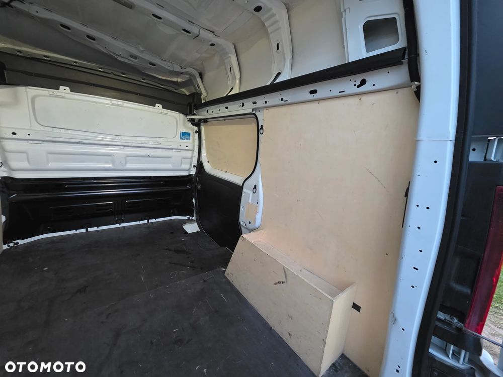 Renault Trafic - 16