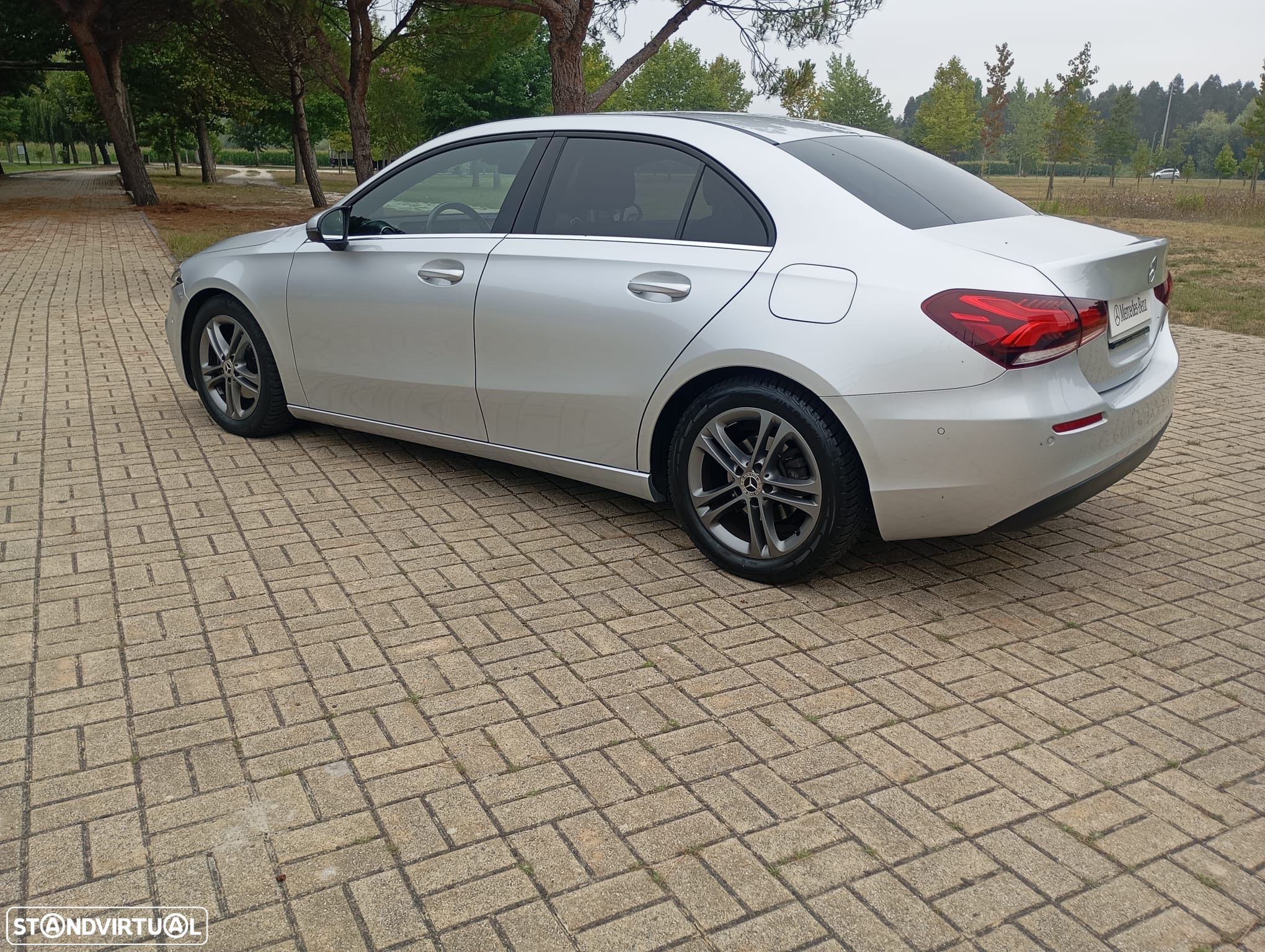 Mercedes-Benz A 180 Limousine d Progressive Aut. - 11