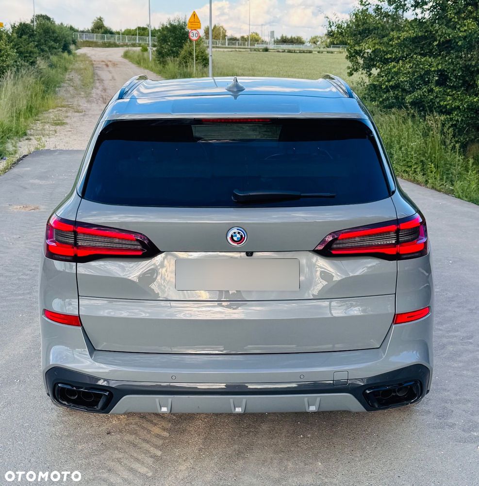 BMW X5 M M50i - 15
