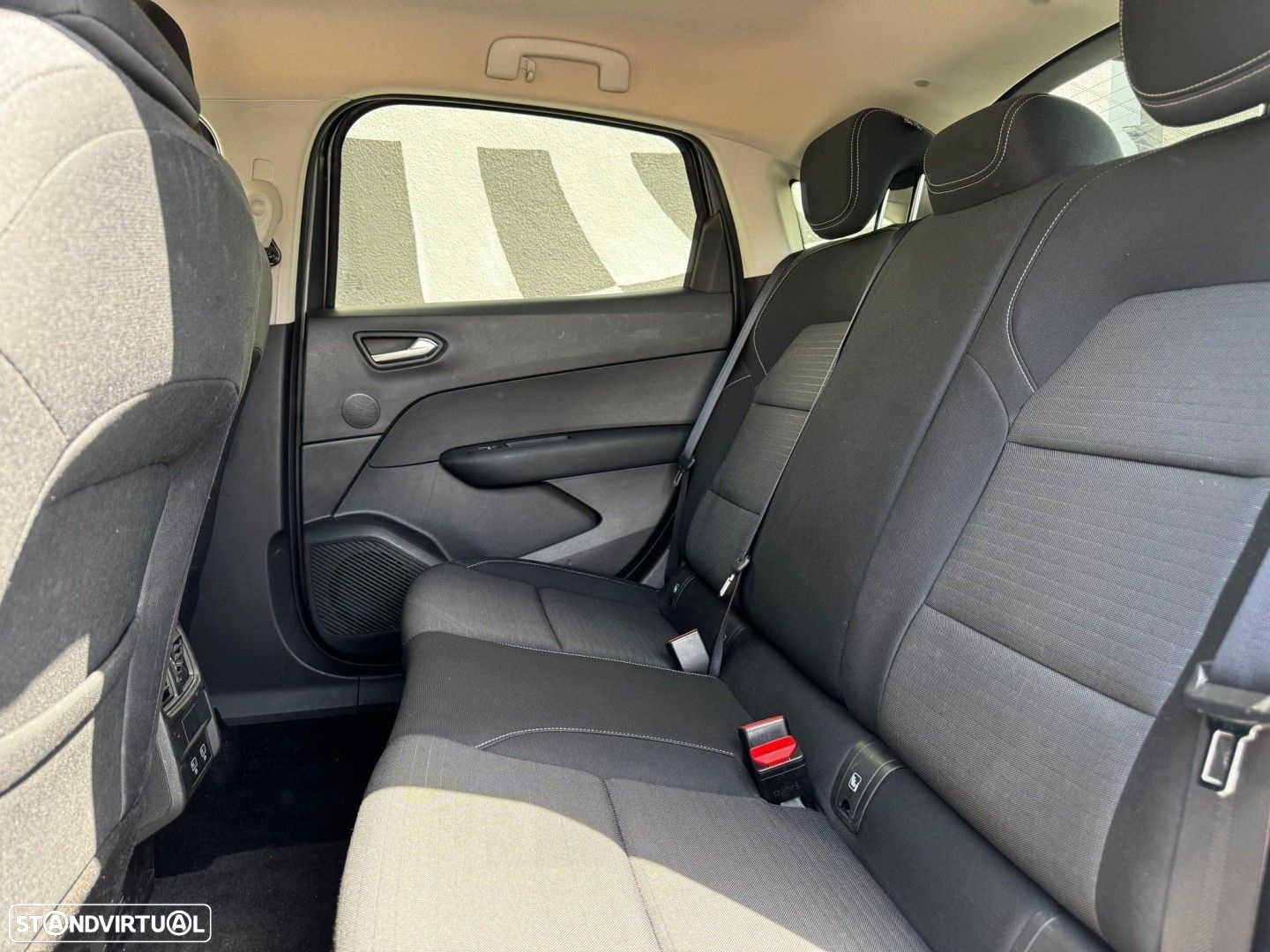 Renault Arkana 1.6 E-Tech Business - 8