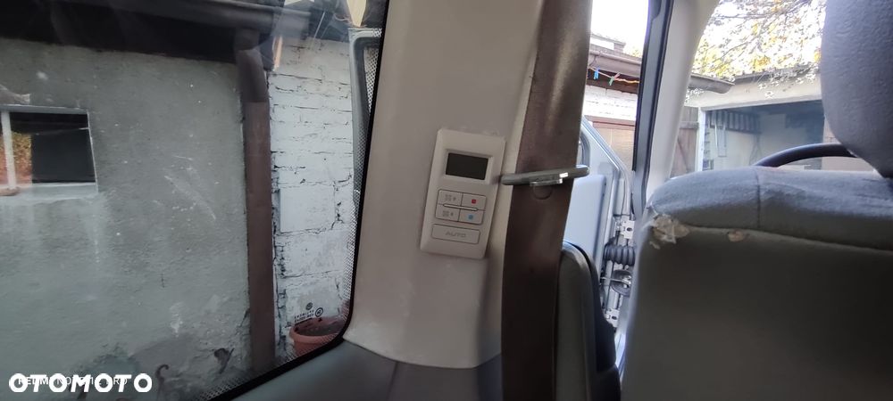 Volkswagen Caravelle - 27