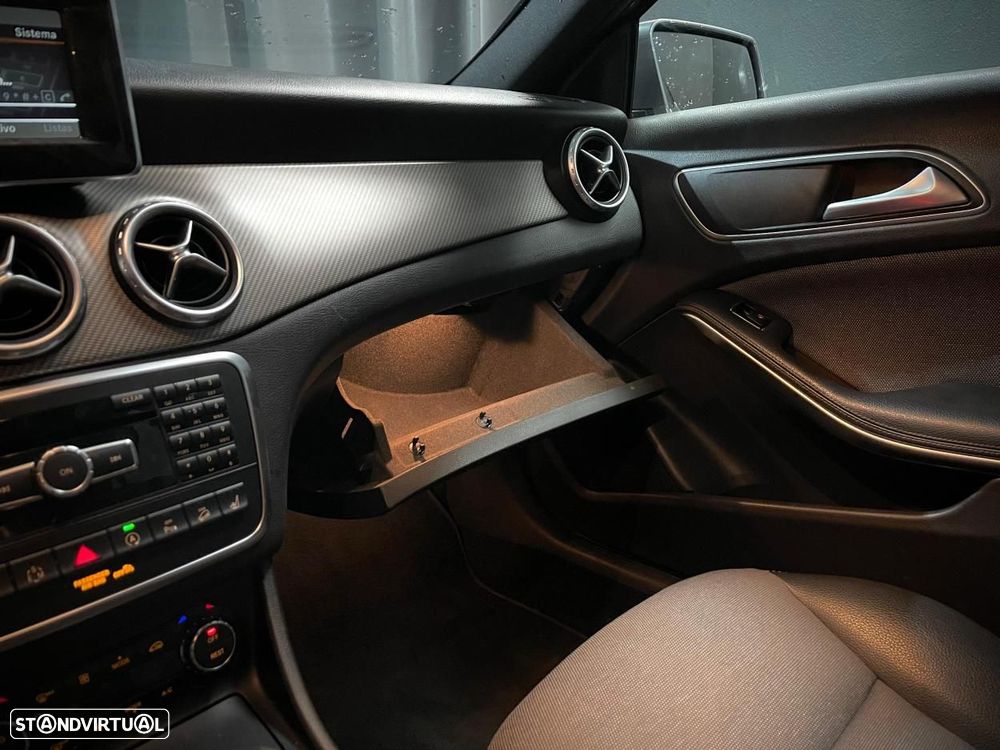 Mercedes-Benz GLA 200 - 21