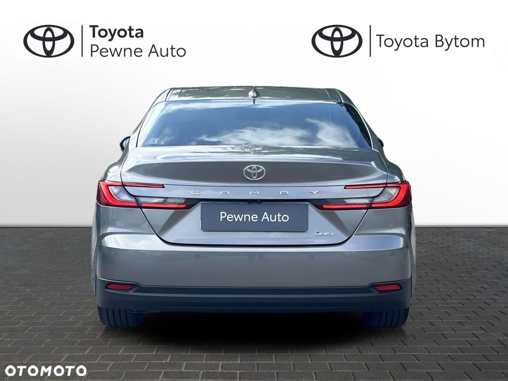 Toyota Camry - 5