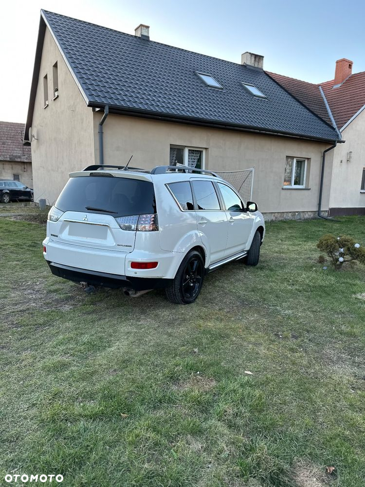 Mitsubishi Outlander - 4