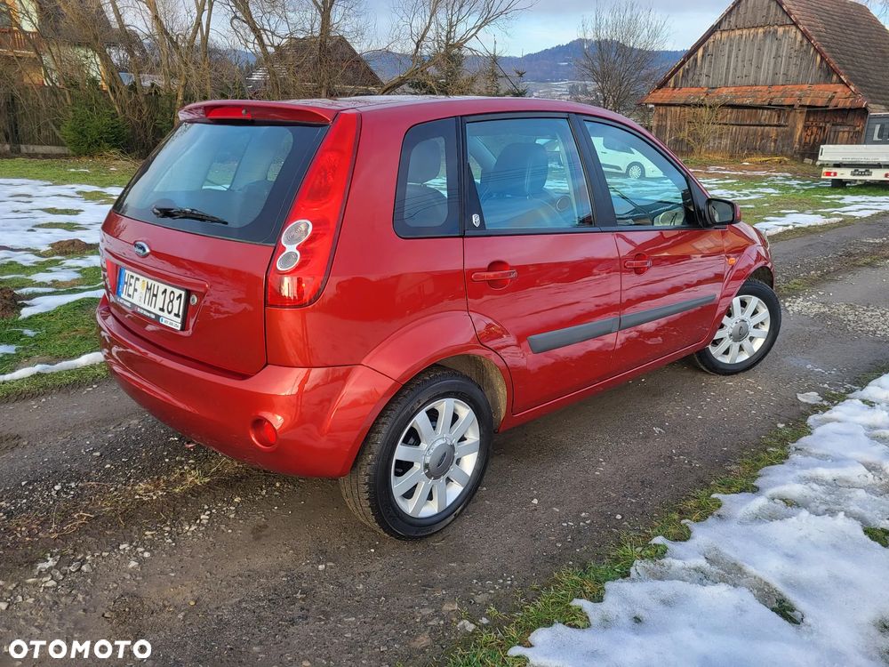 Ford Fiesta 1.6 Ghia - 12
