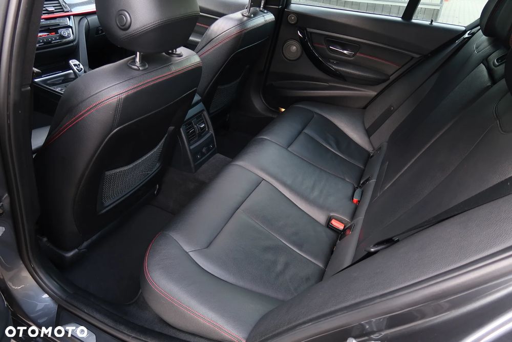 BMW Seria 3 335i xDrive M Sport - 33