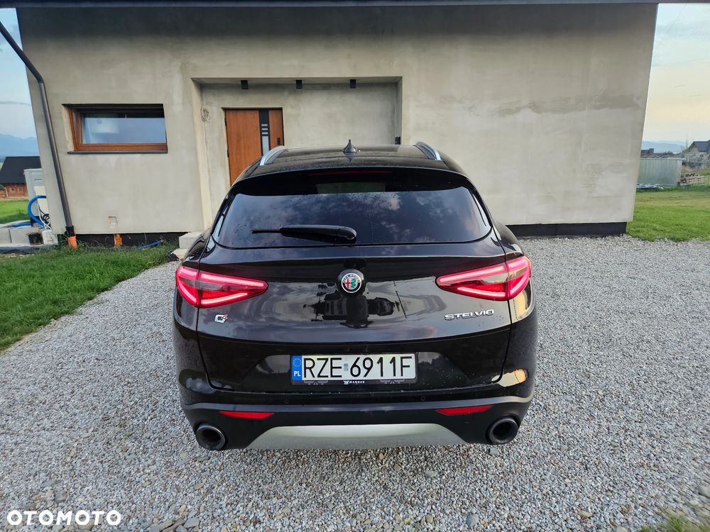 Alfa Romeo Stelvio 2.0 Turbo 16V AT8-Q4 Lusso - 6