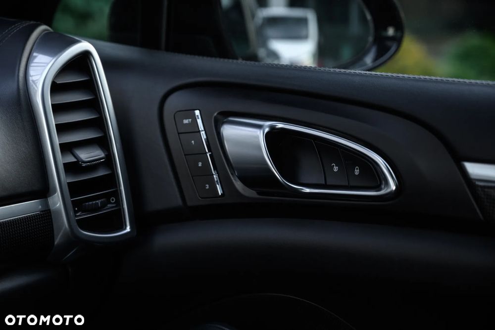 Porsche Cayenne - 30