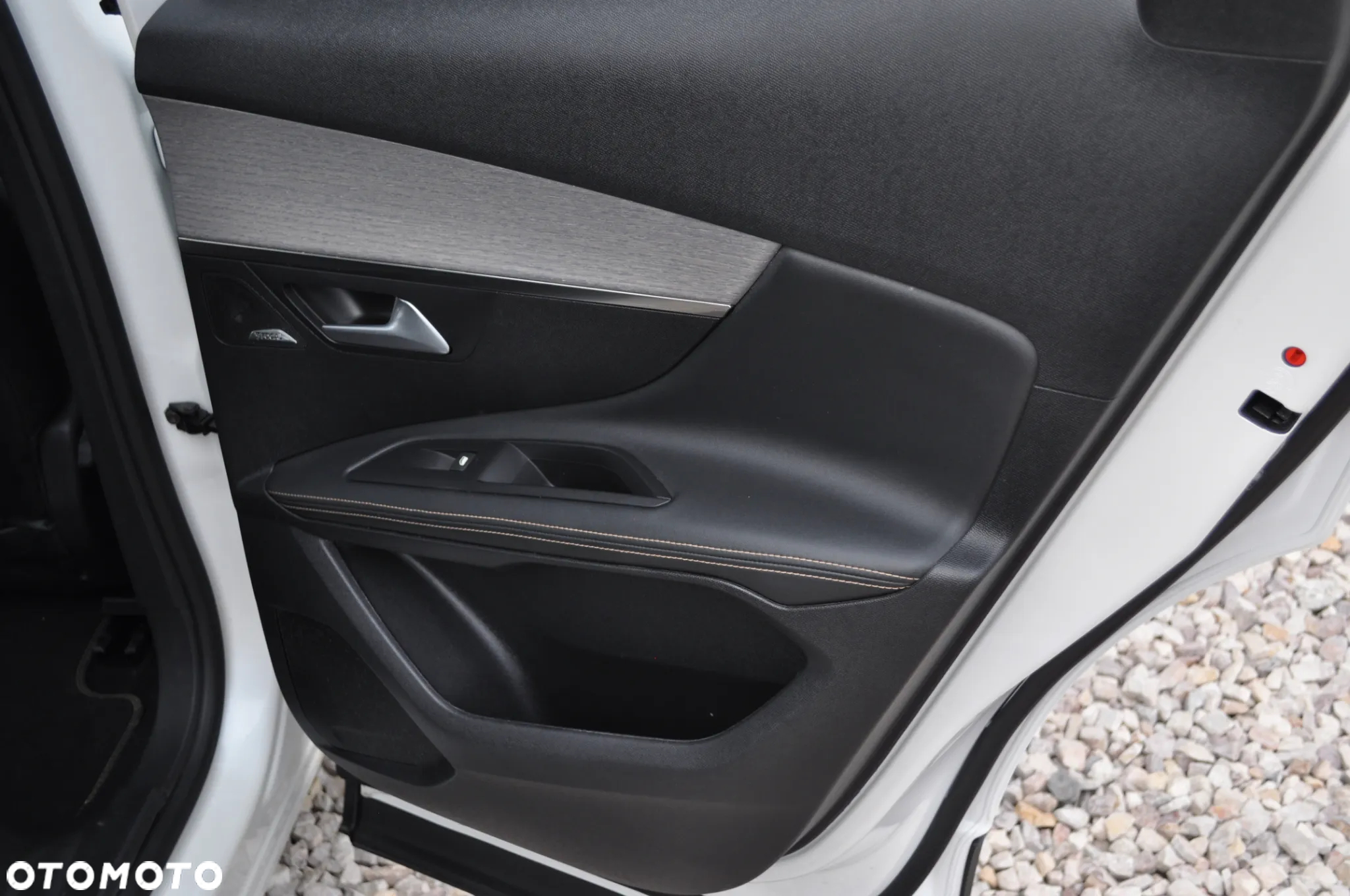 Peugeot 3008 Plug-In Hybrid4 300 e-EAT8 GT - 34