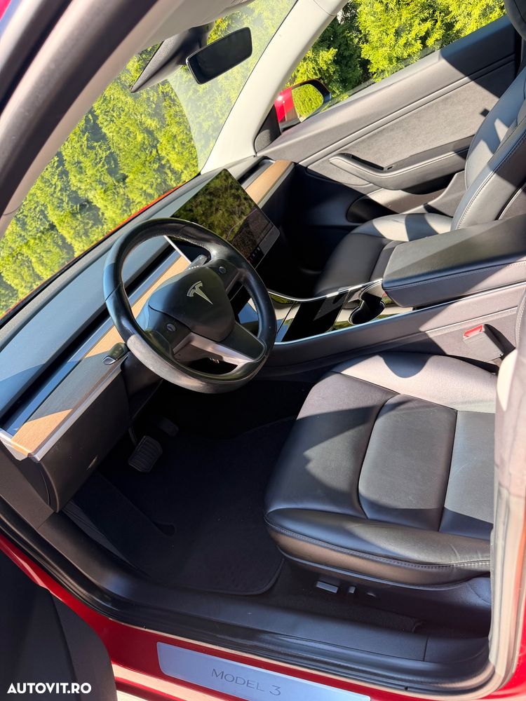 Tesla Model 3 - 4
