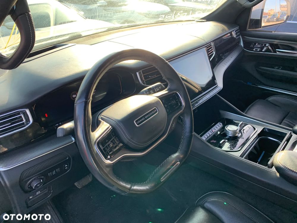 Jeep Grand Wagoneer - 9