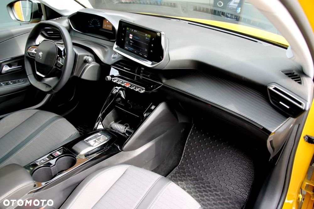 Peugeot 208 - 22