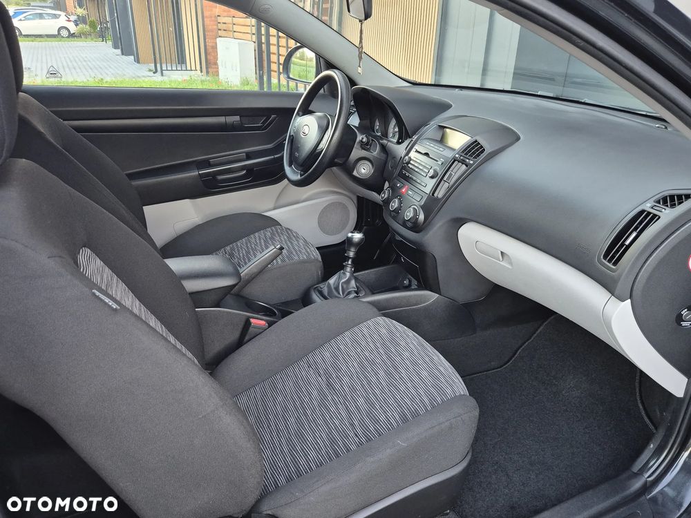 Kia ProCeed - 24