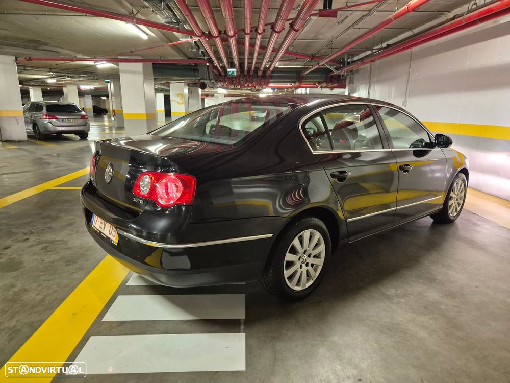 VW Passat 2.0 TDI Confortline - 11
