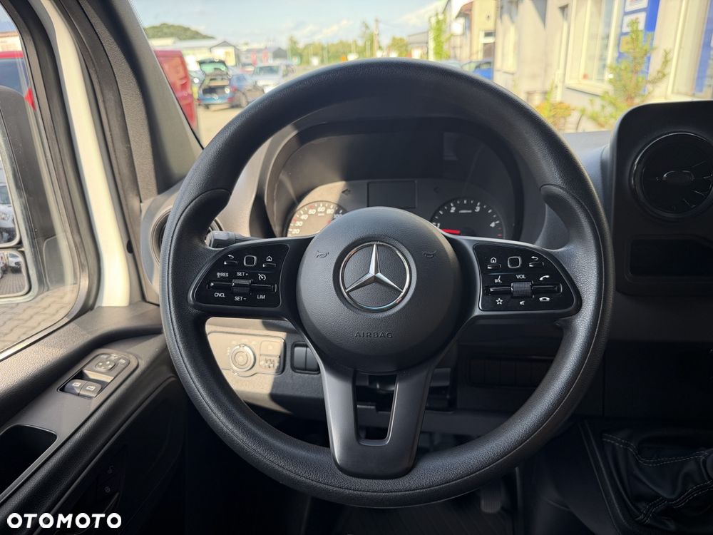 Mercedes-Benz Sprinter - 9