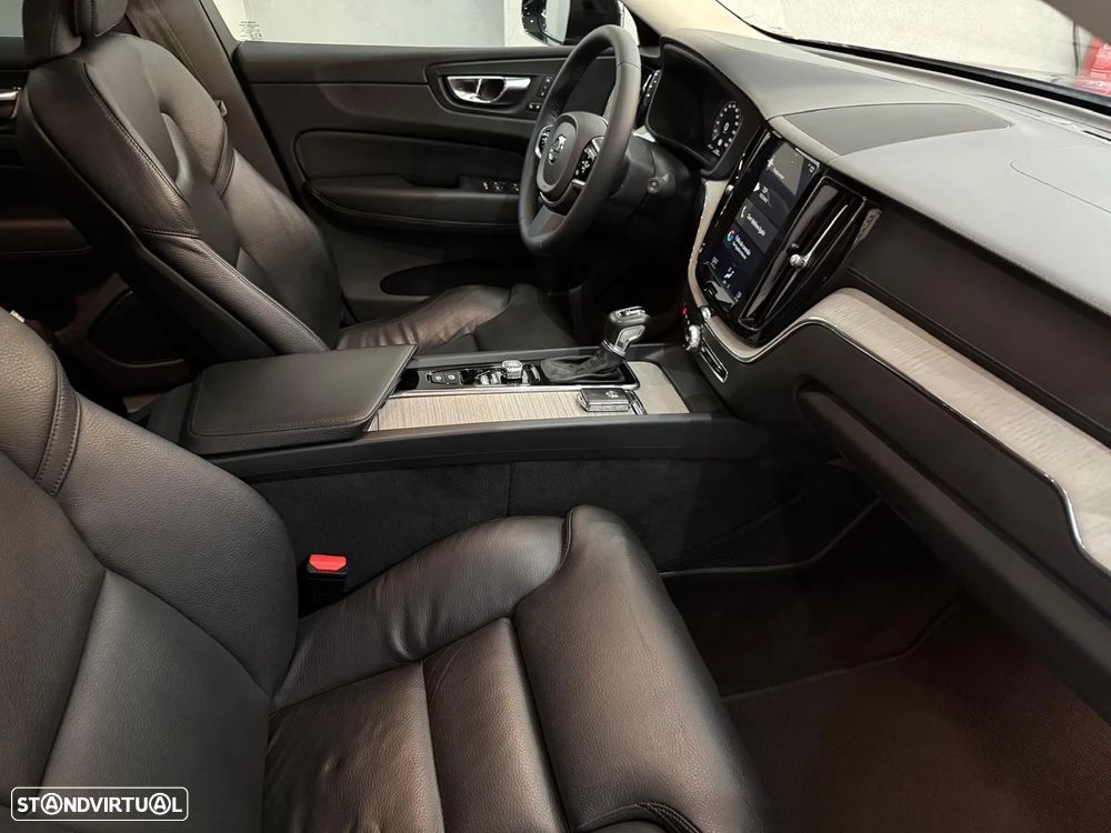 Volvo XC 60 2.0 D4 Inscription AWD Geartronic - 23