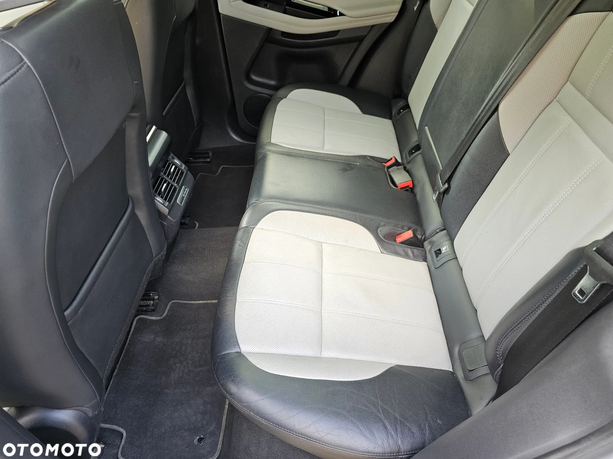 Land Rover Range Rover Evoque 1.5 P300e PHEV R-Dynamic SE - 24