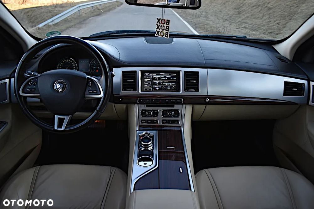 Jaguar XF 2.2 D Premium Luxury - 6