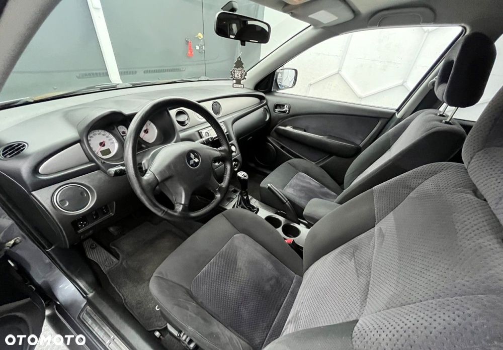 Mitsubishi Outlander - 21