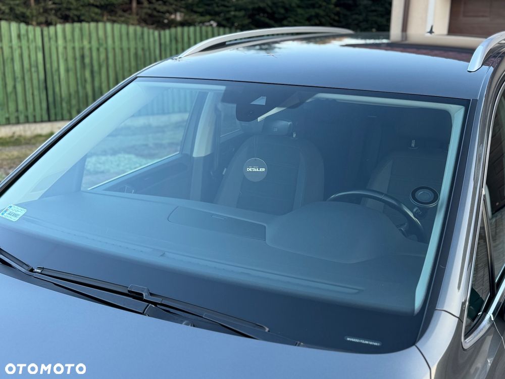 Volkswagen Touran - 12
