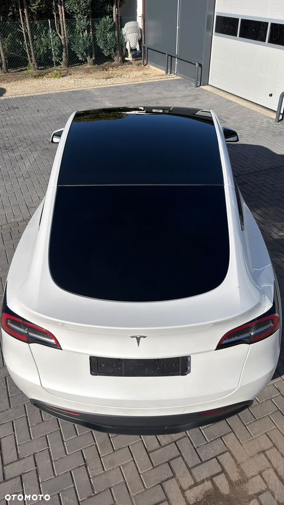 Tesla Model Y - 33
