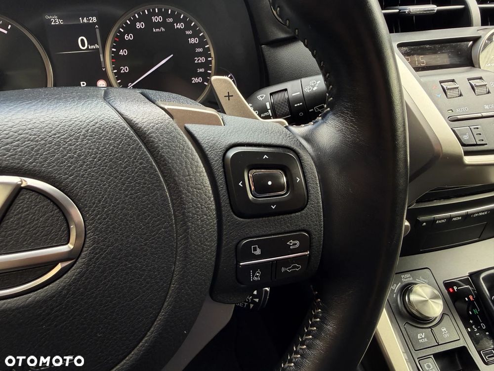 Lexus NX 300h Business Edition AWD - 32