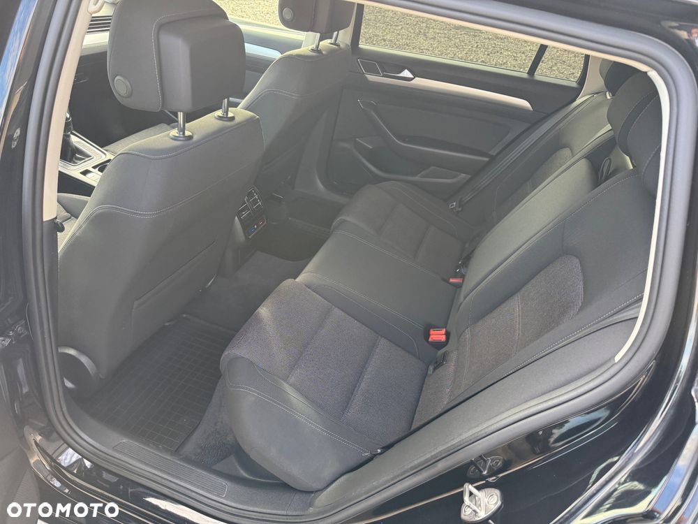 Volkswagen Passat 2.0 TDI SCR Comfortline - 19
