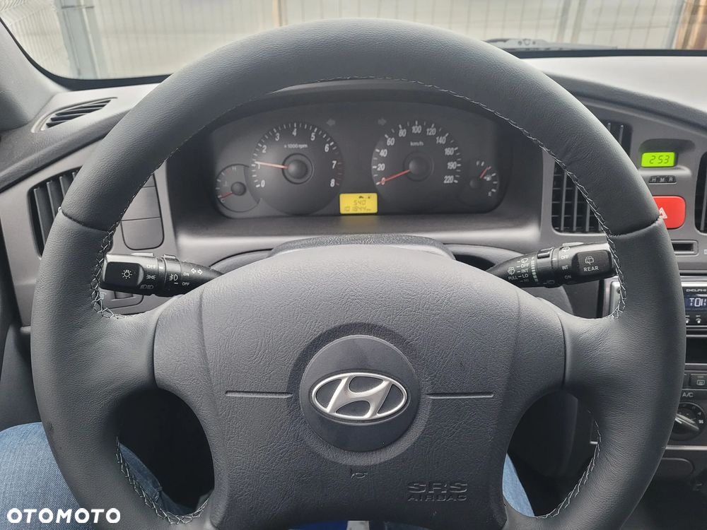 Hyundai Elantra 2.0i GLS - 10