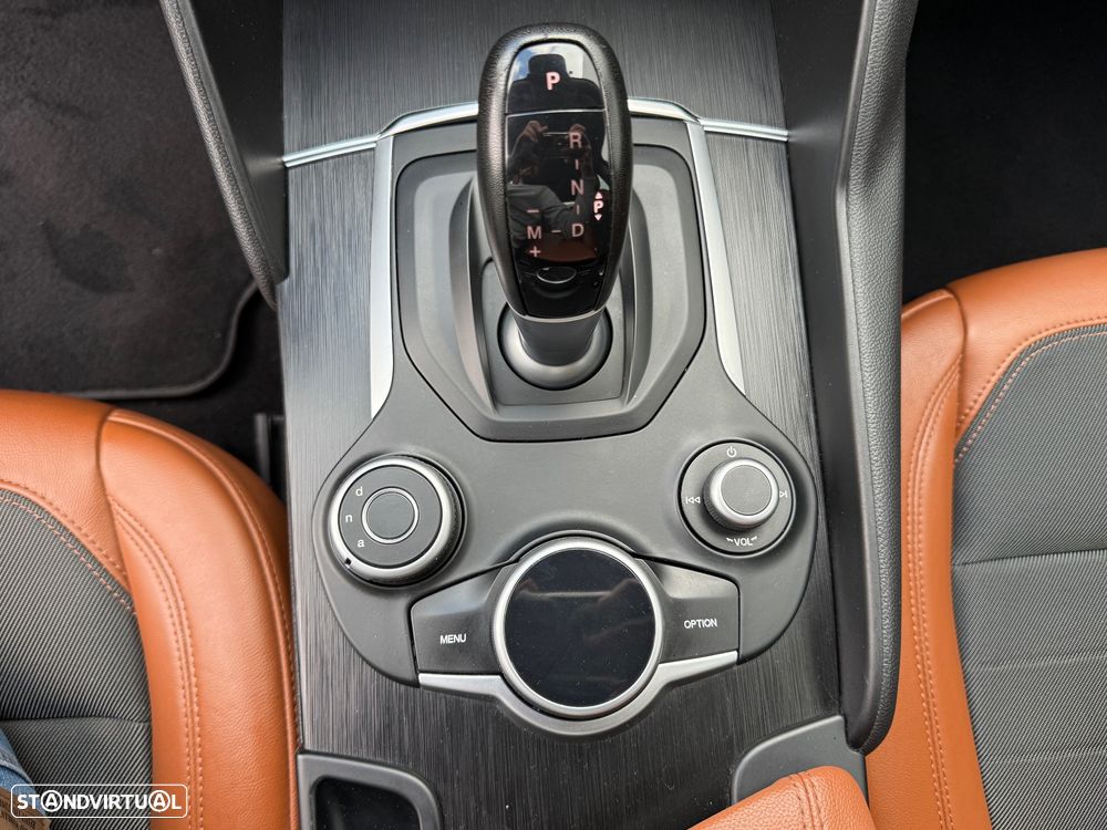 Alfa Romeo Giulia - 25