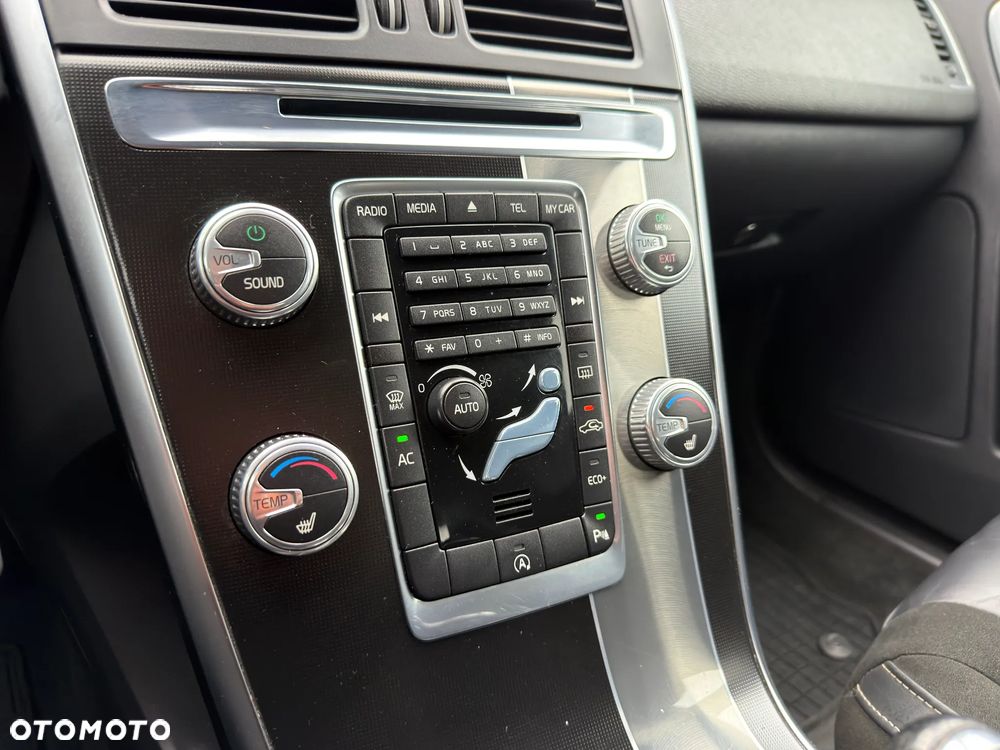 Volvo XC 60 D4 AWD R-Design - 36