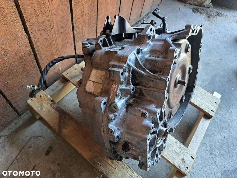 SKRZYNIA BIEGÓW AUTOMAT AWD VOLVO 2.4 D5 XC70 II V70III S80II 30681225 - 3