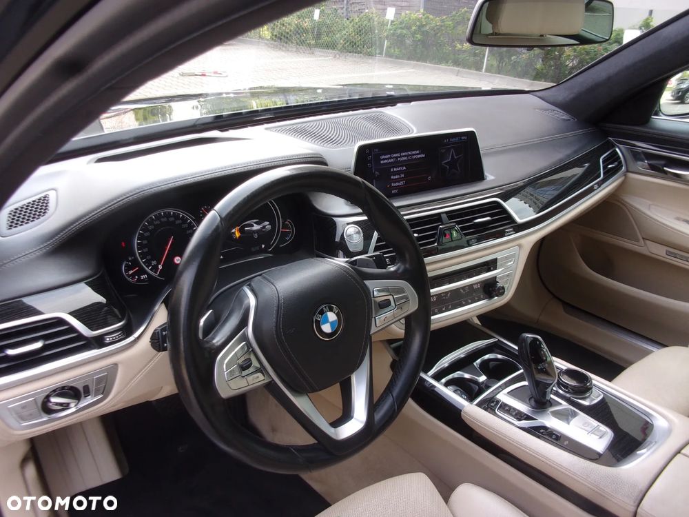 BMW Seria 7 750i xDrive - 14