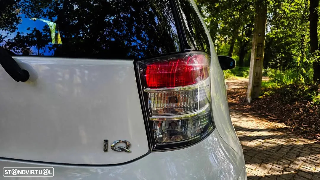 Toyota iQ 1.0 VVT-i Essential+AC - 14