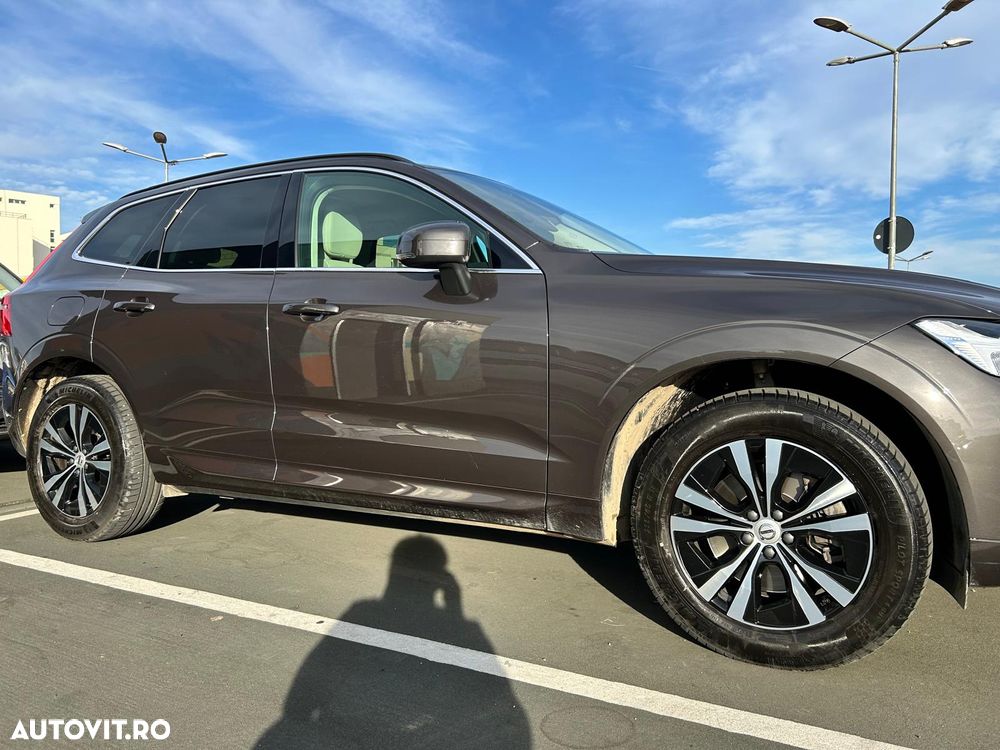 Volvo XC 60 B4 MHEV AT8 FWD Momentum Pro - 12