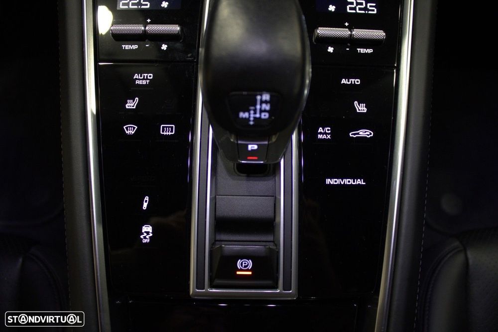 Porsche Panamera 4 E-Hybrid - 30