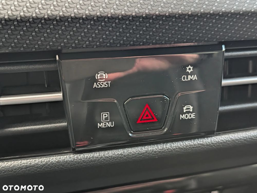 Volkswagen Golf 1.5 eTSI OPF DSG R-Line - 23