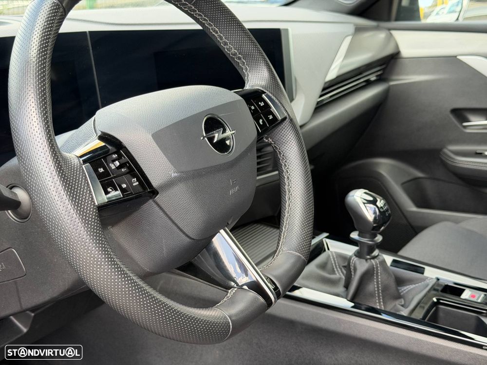 Opel Astra 1.2 T GS - 8