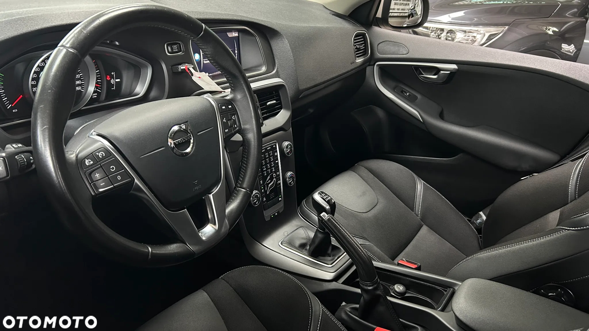 Volvo V40 D2 Drive-E Momentum - 9