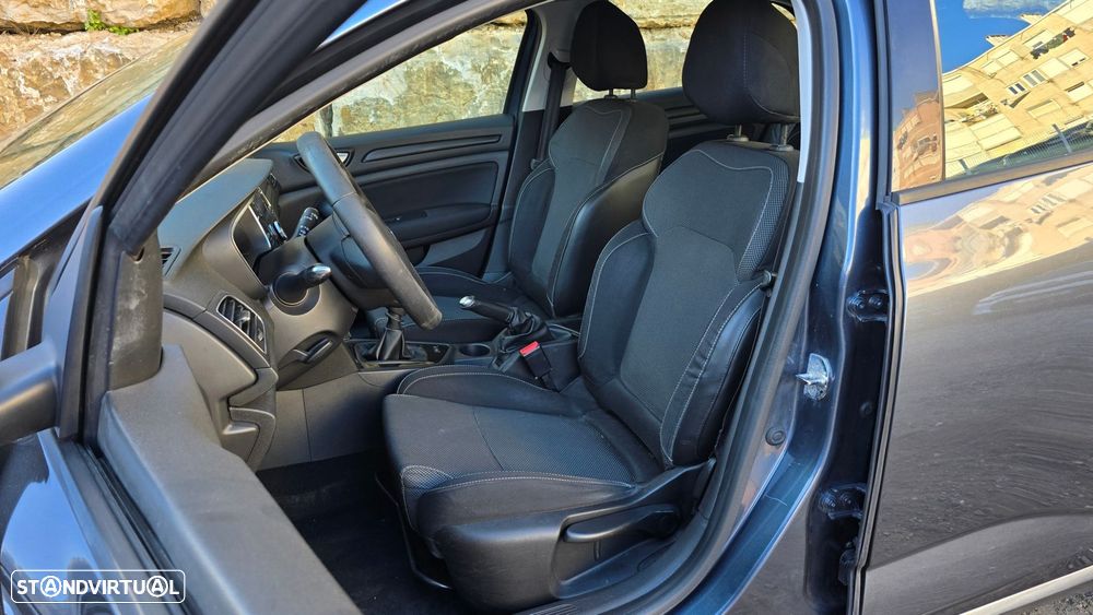 Renault Mégane 1.5 dCi Zen ECO - 24