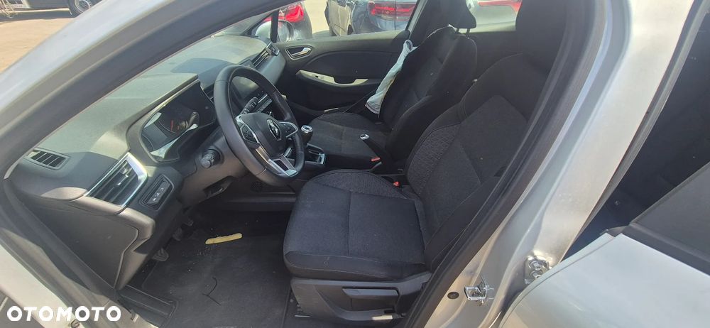 Renault Clio - 25