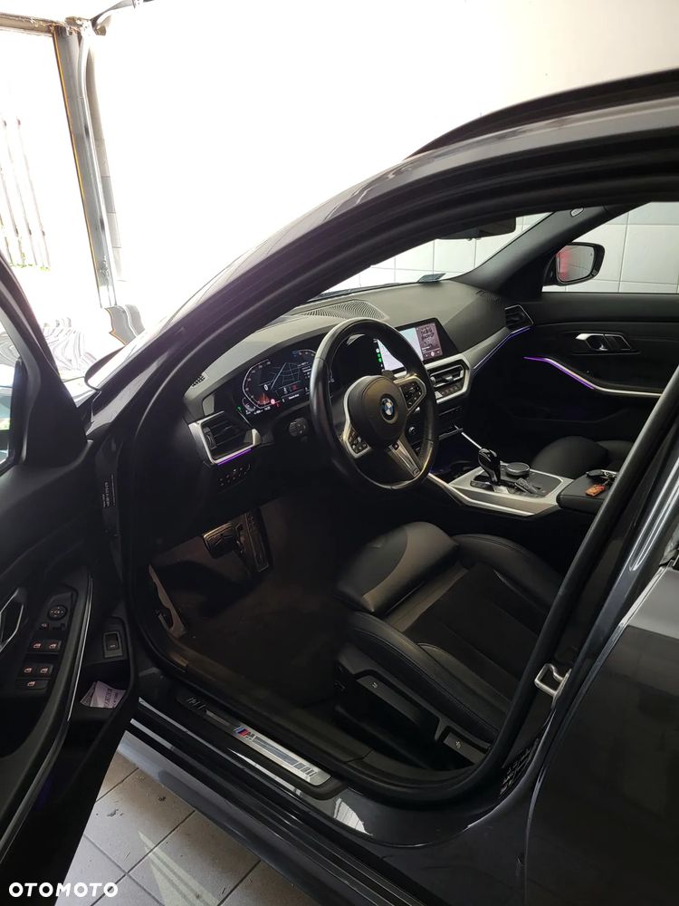 BMW Seria 3 320d M Sport - 12