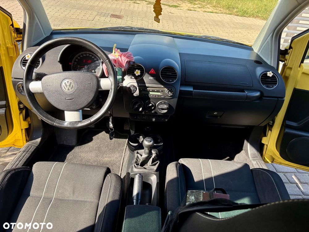 Volkswagen New Beetle - 11
