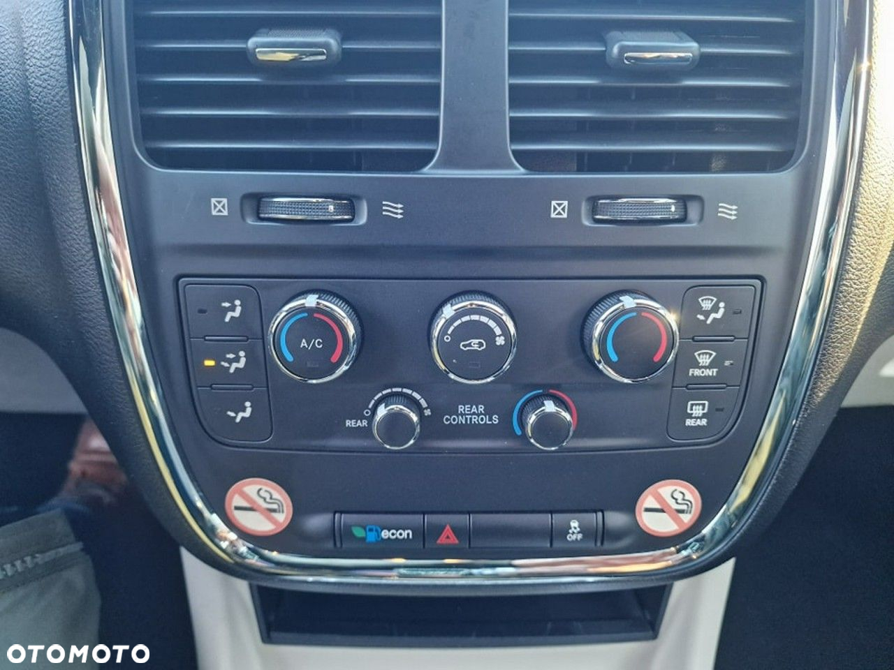 Dodge Grand Caravan - 21