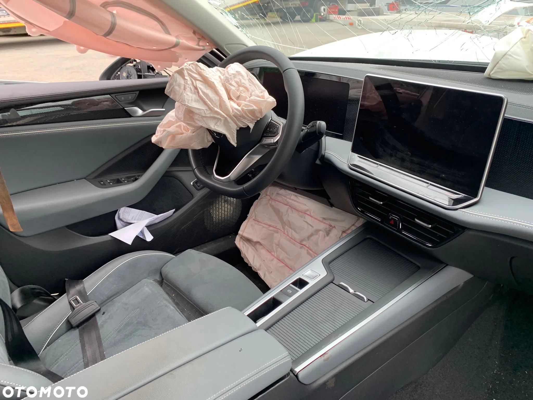 Volkswagen Passat Variant 1.5 e-Hybrid OPF DSG Business - 11